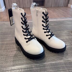 art class White Lace-Up Combat Boots- size 1